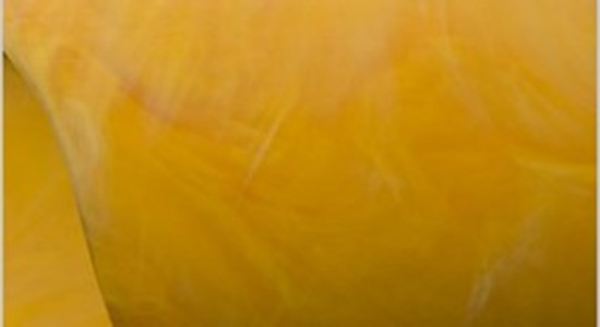 用黄色着色剂制成的尼龙材料的旋流效果样品。