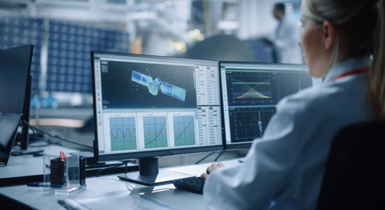 工程师正在研究卫星设计文件