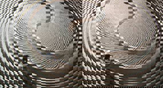 marmo magnetico su tavola di sabbia