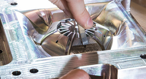 polishing injection molding tool