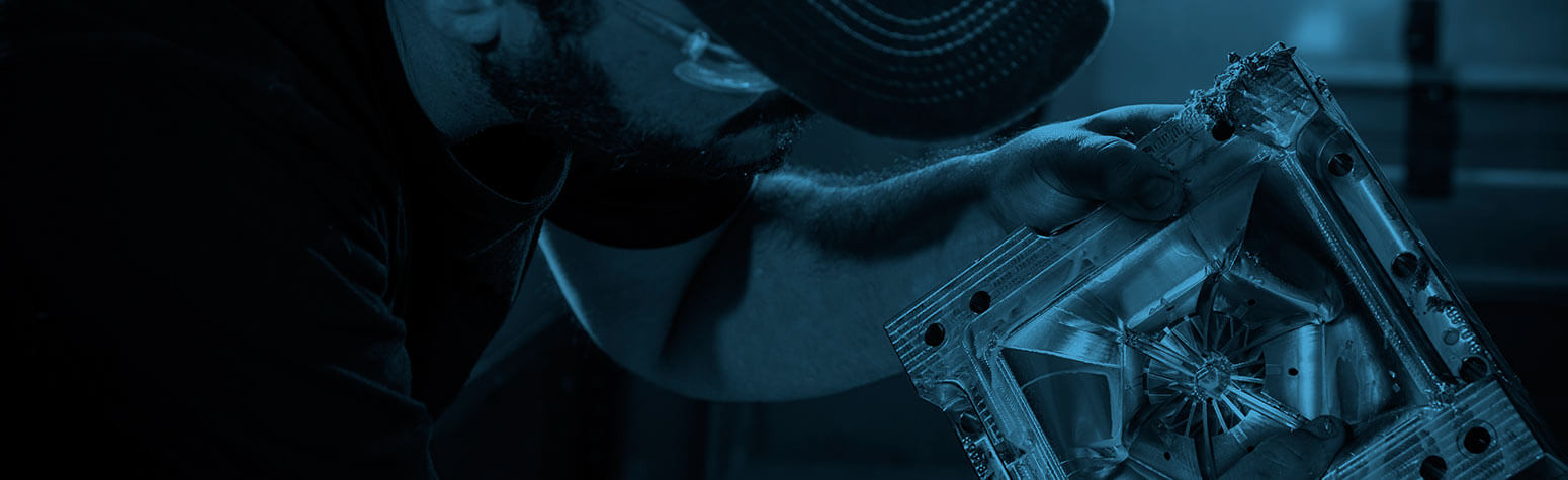 Tecnico specializzato达文蒂真主安拉机械per la烧结zazione激光selettiva