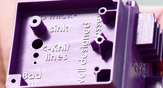 在设计立方体上铸造老板