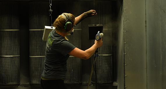 钣金加工有几种方法:粉末涂料或常规涂料