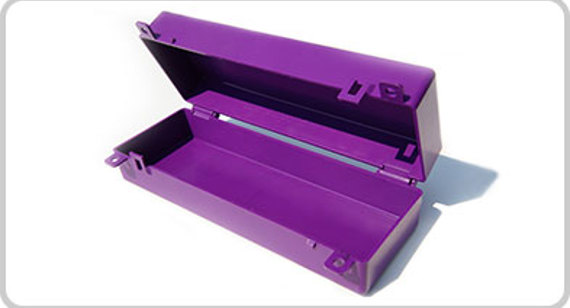 Box with self-mating parts