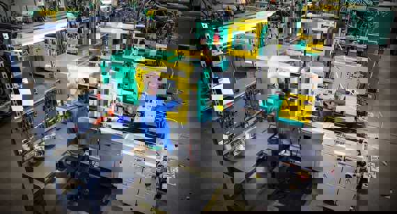 machine operator at LSR moulding press