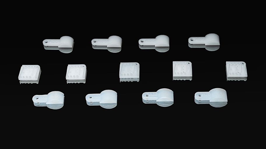 半透明的白色硅胶部件
