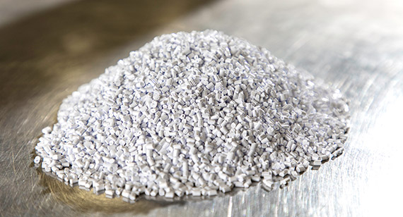 一堆白色尼龙树脂小球