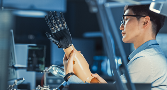 Prosthetic hand manufacturer